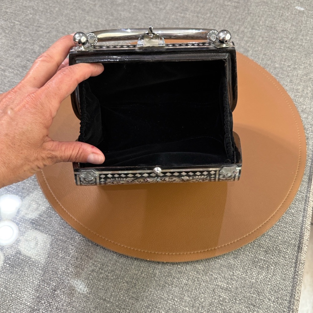 Vintage mother of pearl purse - Picture 3 of 6